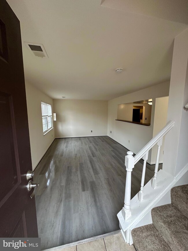 9675 Hagel Cir unit 35/D, Lorton, VA 22079 - photo 3