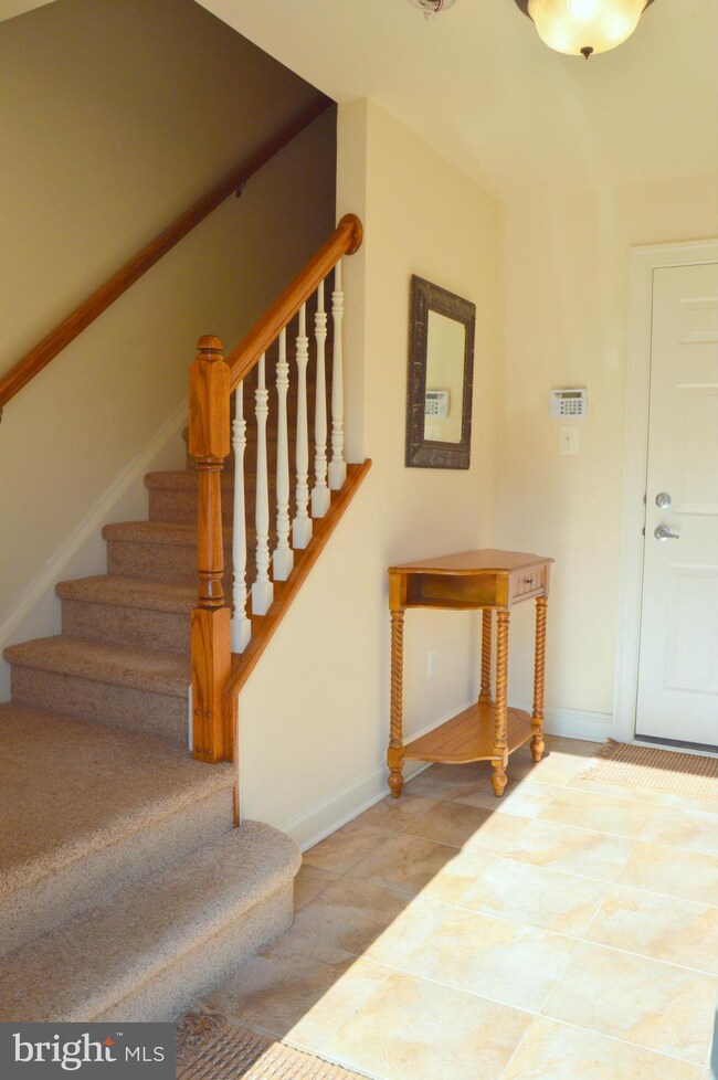 521 Cedar Spring St, Gaithersburg, MD 20877 - photo 2