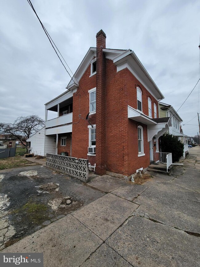 142 Lower Market St, Milton, PA 17847 - photo 7