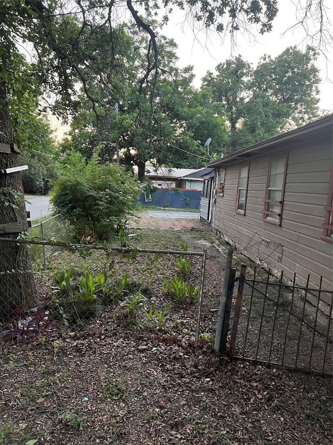 6405 Helmers St, Houston, TX 77022 - photo 4