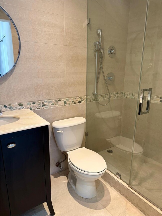 Brickell Key Two Condo unit 522, Miami, FL 33131 - photo 2