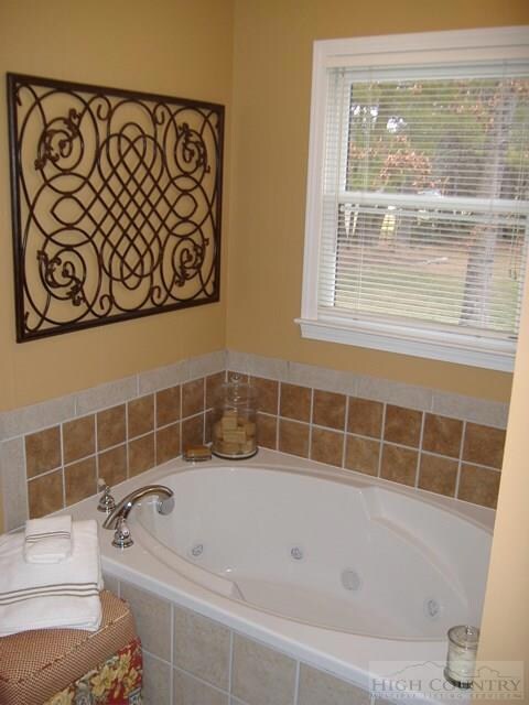 131 Cranberry Hills Ln, Fleetwood, NC 28626 - photo 4