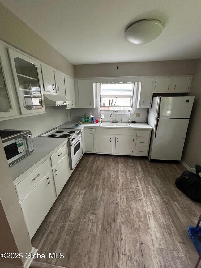 118 Kenosha St, Albany, NY 12209 - photo 3