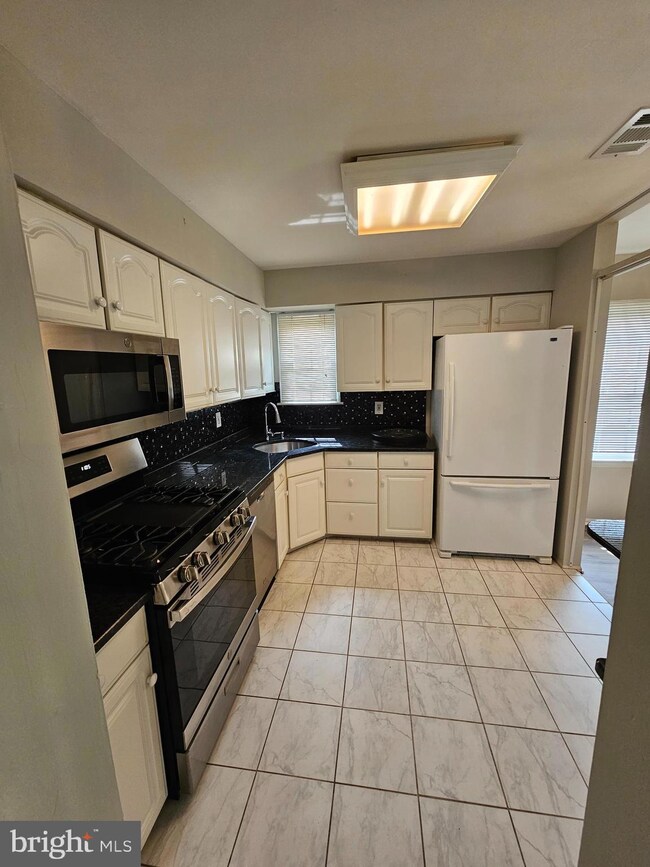 194 Wyndham Place, Trenton, NJ 08691 - photo 6