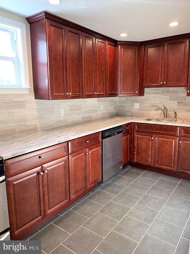 331 Westpark Ln, Clifton Heights, PA 19018 - photo 4