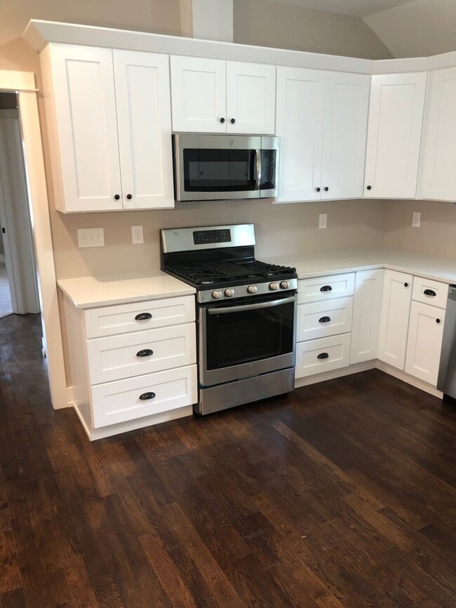 233 S Prairie St, Batavia, IL 60510 - photo 5