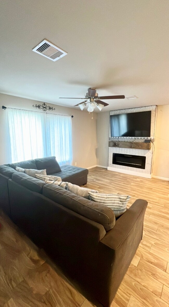 4523 Gaston St, Houston, TX 77093 - photo 5