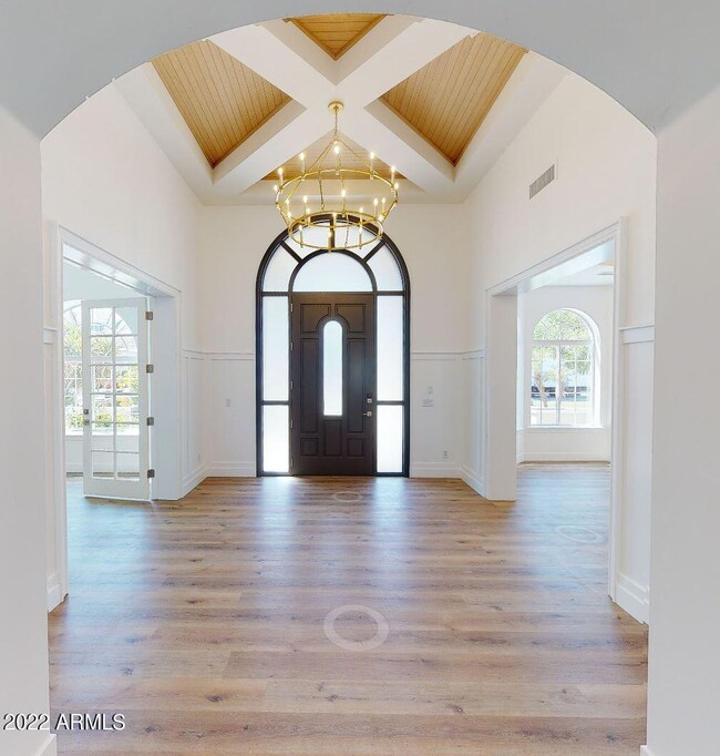 3120 Waterman Entry