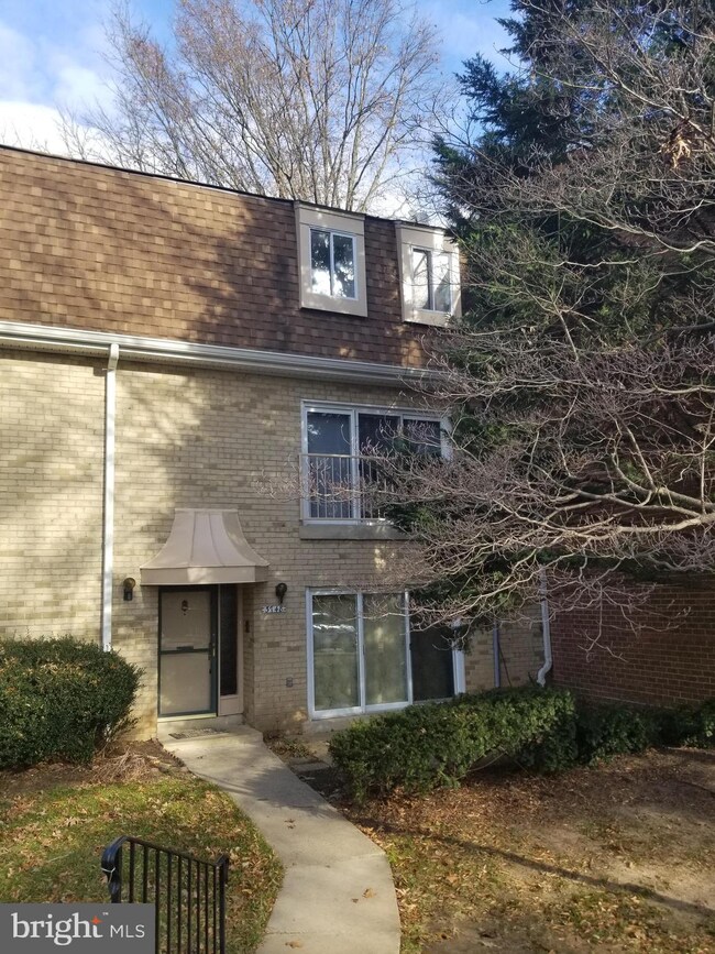 3748 Persimmon Cir unit 3748, Fairfax, VA 22031 - photo 2