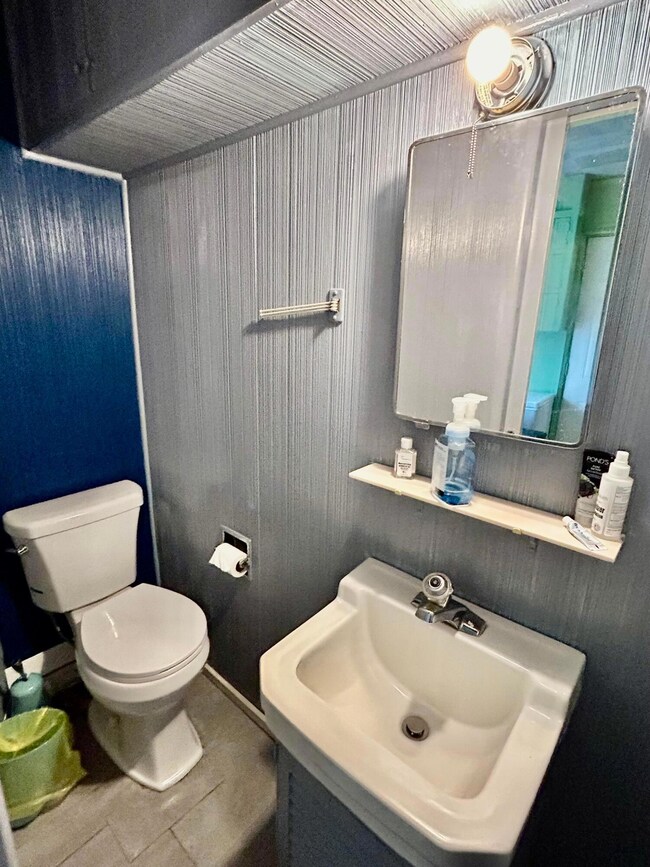 566 S Richardson Ave, Columbus, OH 43204 - photo 7