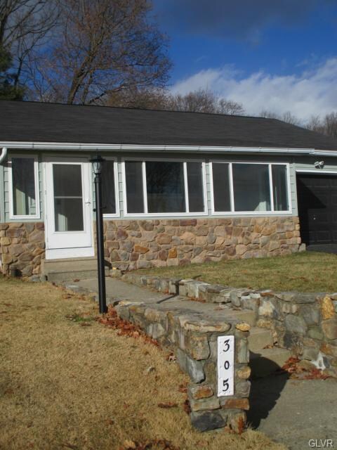 305 E Laurel Ave, Pen Argyl, PA 18072 - photo 3