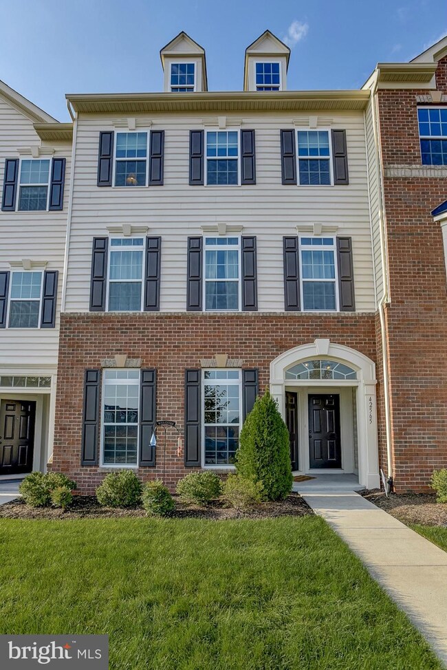 42565 Burbank Terrace unit 6H, Sterling, VA 20166 - photo 2