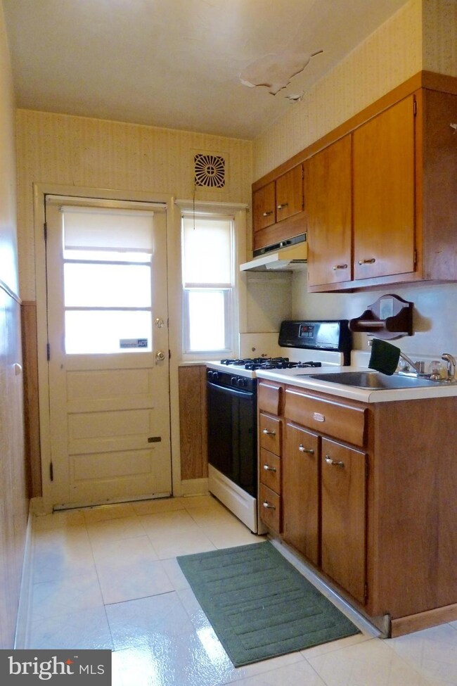 3917 Colchester Rd, Baltimore, MD 21229 - photo 7