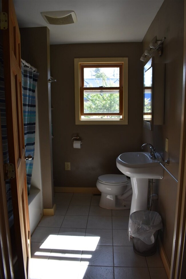 7 Crescent St, Plymouth, NH 03264 - photo 4