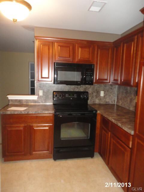7110 Pioneer Dr unit 6BL, Macungie, PA 18062 - photo 2