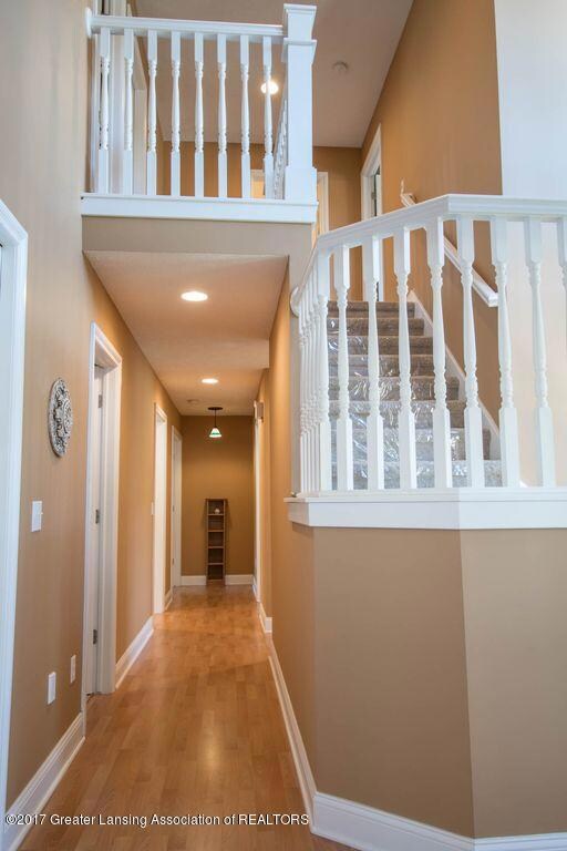 2202 Walmar Dr, Lansing, MI 48917 - photo 6