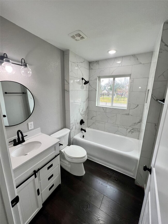 1320 Melbourne St unit A, Houston, TX 77022 - photo 5