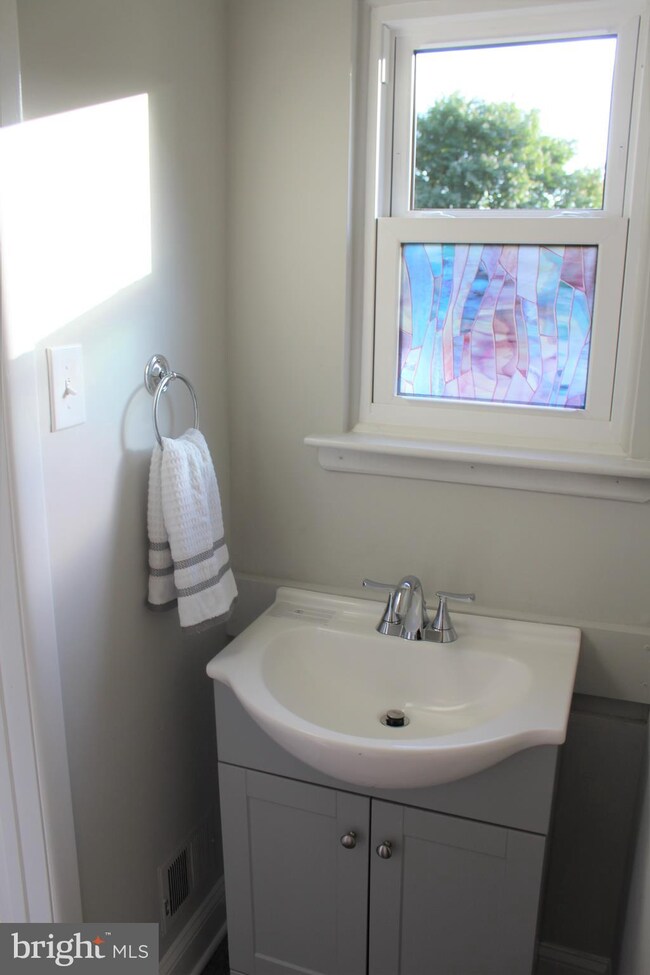 257 Bishop Dr, Aston, PA 19014 - photo 6