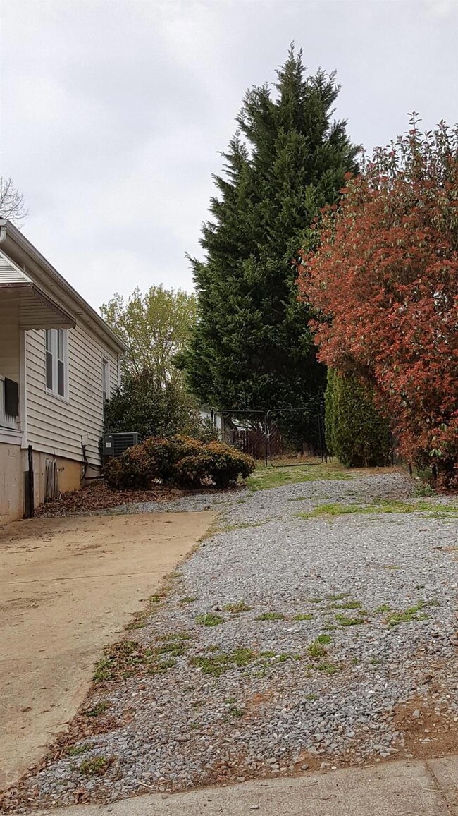 4903 Myrtle St, Lynchburg, VA 24502 - photo 5