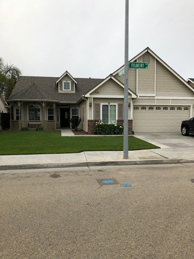 107 S Filbert Ave, Fresno, CA 93727 - photo 2