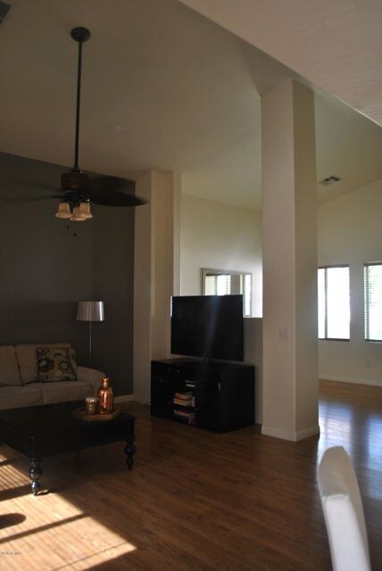 6_Living Room