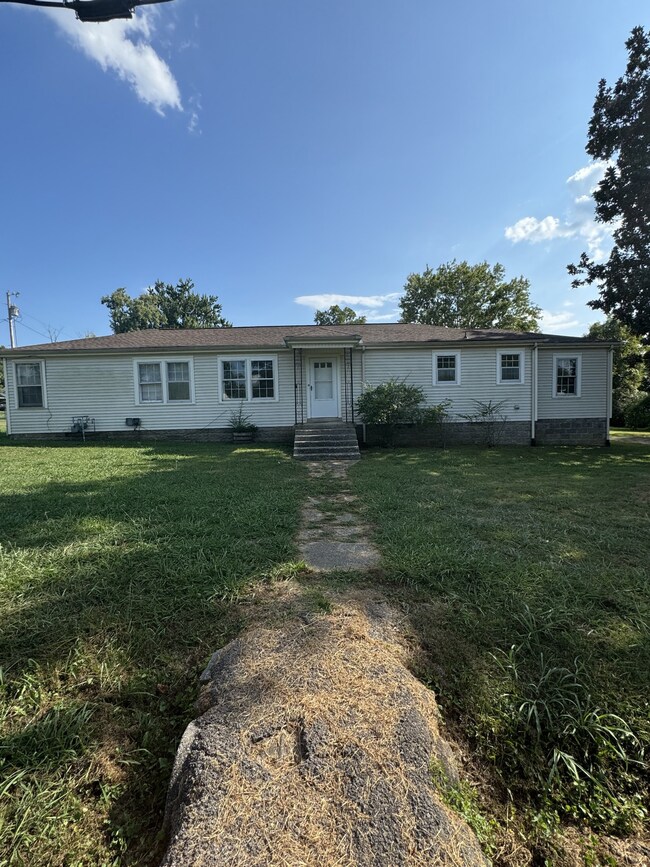 104 Lafayette St, Shelbyville, TN 37160 - photo 2