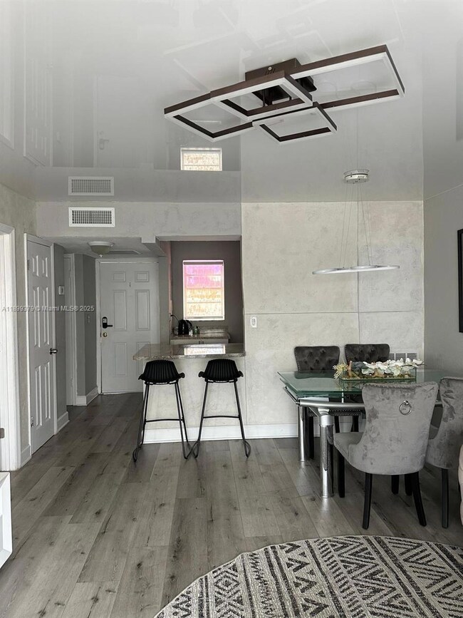 20201 NE 29th Ct unit D335, Miami, FL 33180 - photo 2