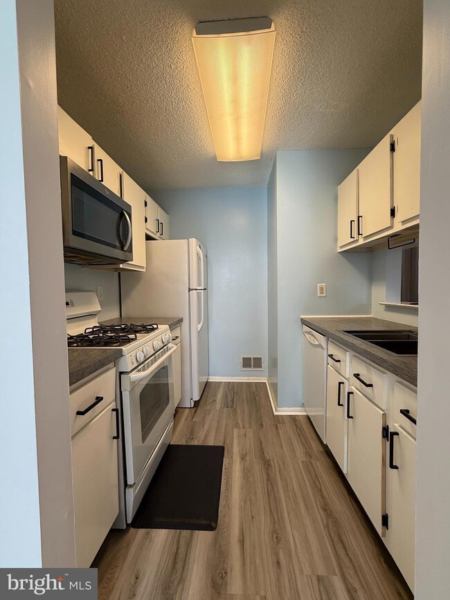 606 Sequoia Ct unit 606, Jackson, NJ 08527 - photo 5