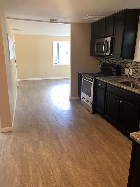 104 W Calvin St unit 1, West Springfield, MA 01089 - photo 6