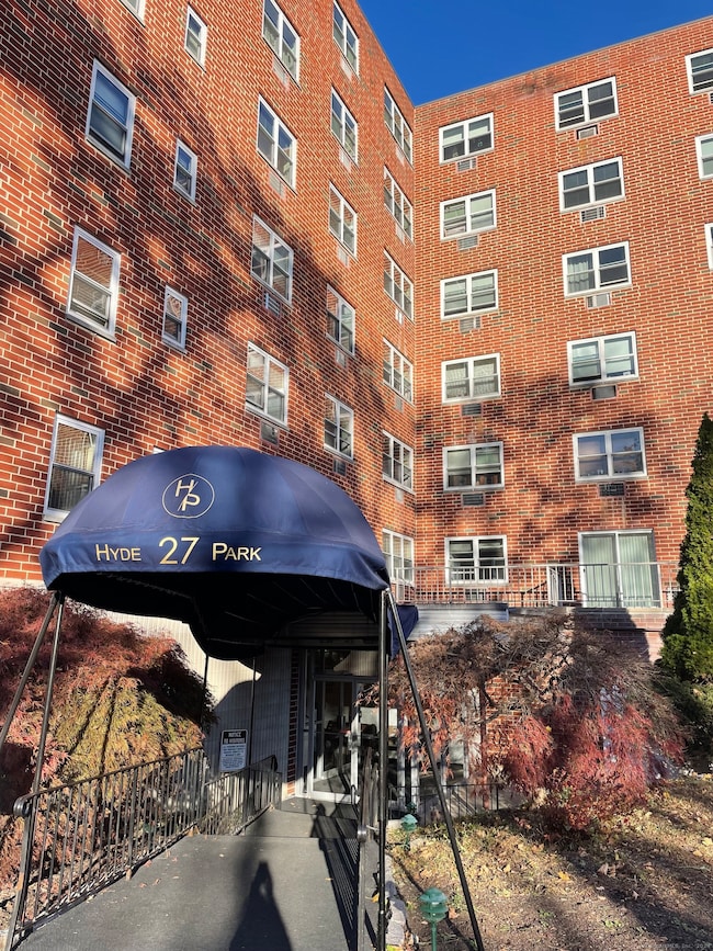 Hyde Park unit 3P, Stamford, CT 06907 - photo 2