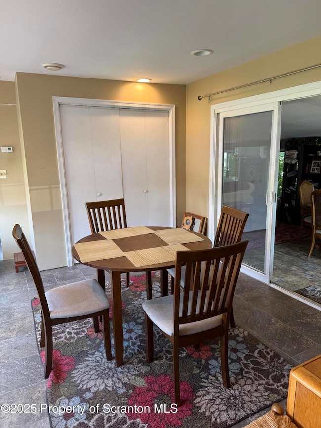 115 Taroli St unit L20 22, Old Forge, PA 18518 - photo 5