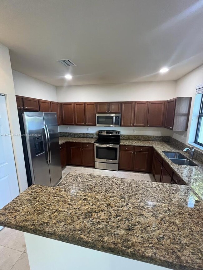 unlisted-address, Hialeah Gardens, FL 33018 - photo 5