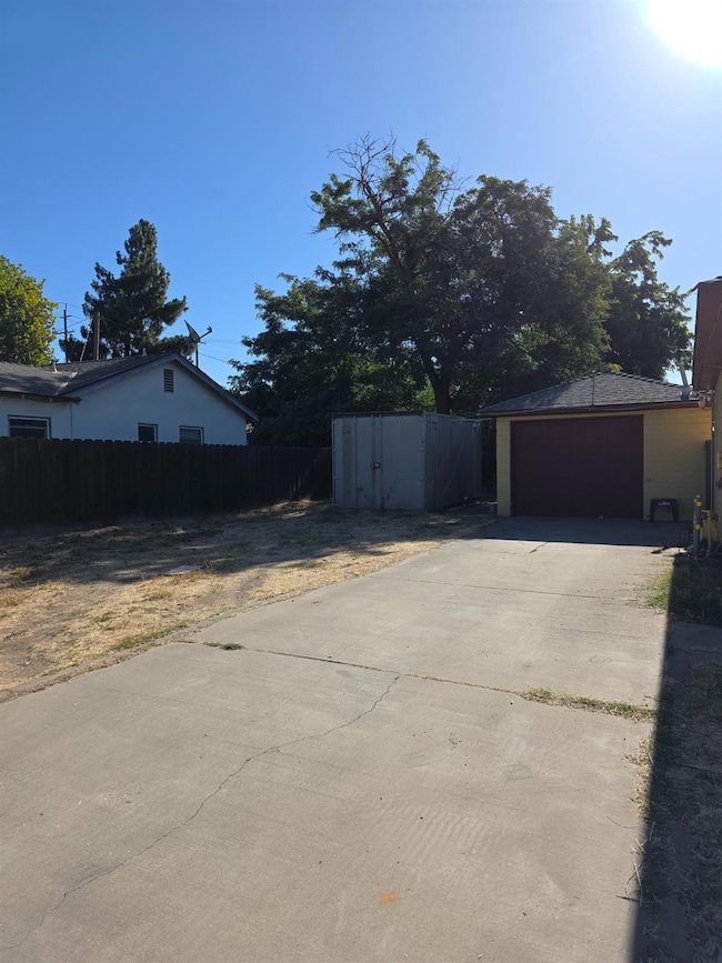 1512 Swalls Ln, Modesto, CA 95358 - photo 4