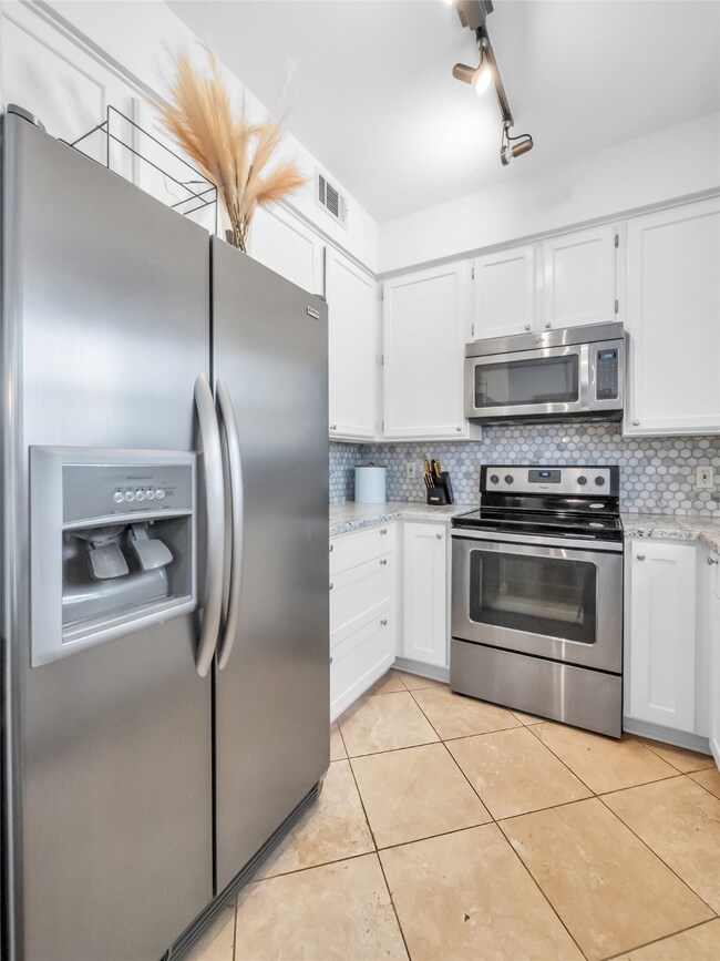 4402 Holland Ave unit 103, Dallas, TX 75219 - photo 6