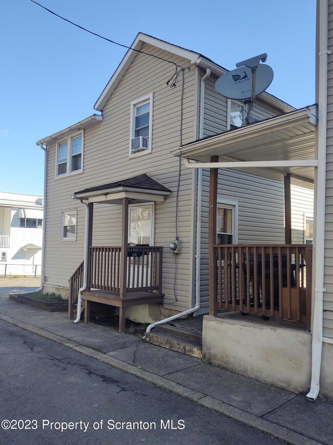 58 W Broad St, Nanticoke, PA 18634 - photo 5