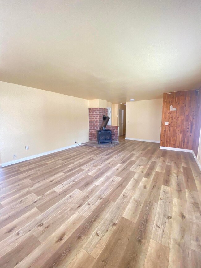 2023 Holabird Ave, Klamath Falls, OR 97601 - photo 4