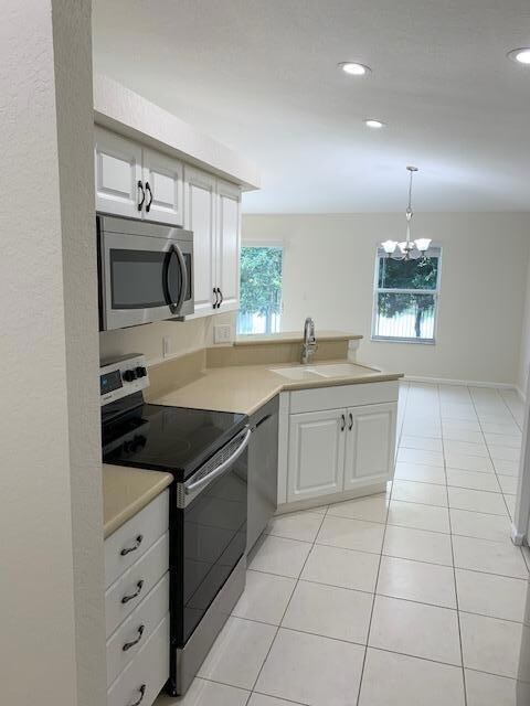 5684 Azalea Cir, West Palm Beach, FL 33415 - photo 3