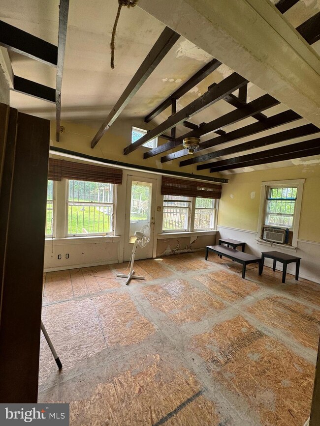 811 Philadelphia Ave, Reading, PA 19607 - photo 7