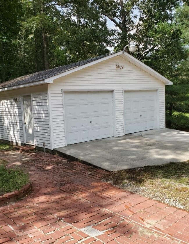 1110 Jackson St, Manchester, TN 37355 - photo 3