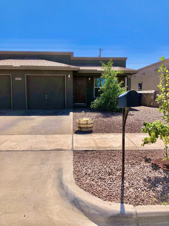 5732 Saluki Dr unit A, El Paso, TX 79924 - photo 2