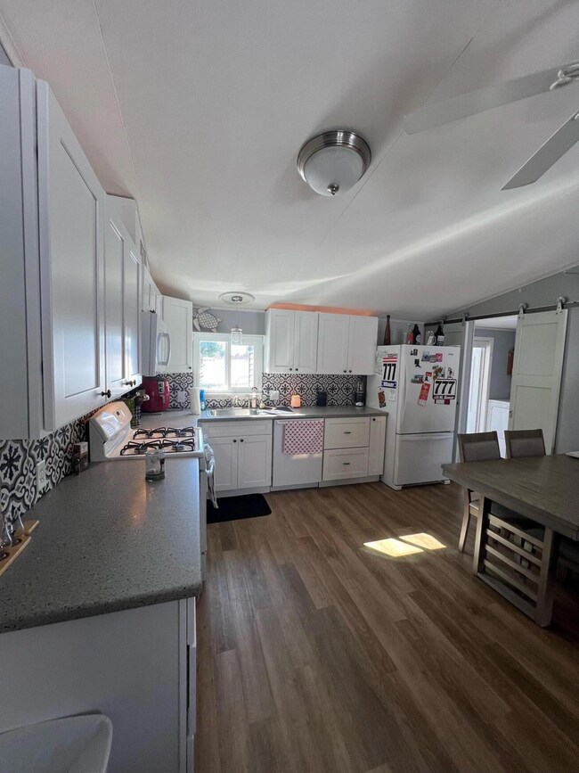 10702 Columbus Ave, Thornville, OH 43076 - photo 6