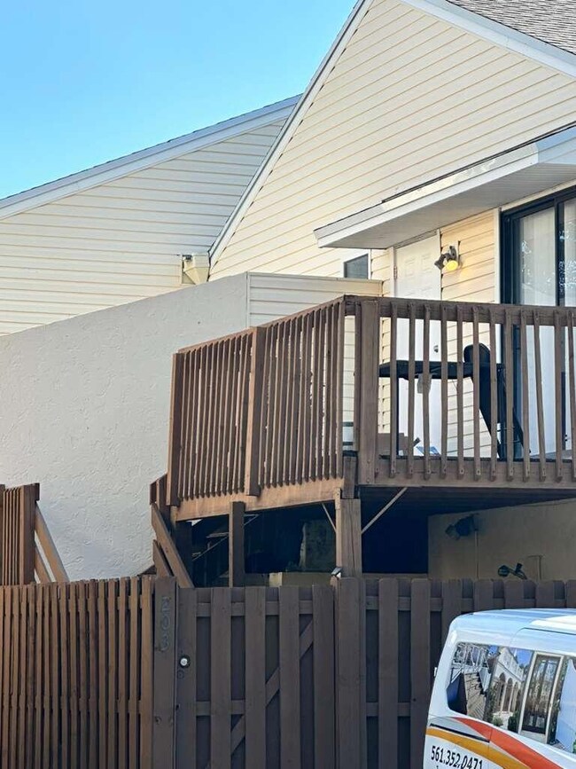 637 Executive Center Dr unit N203, West Palm Beach, FL 33401 - photo 2