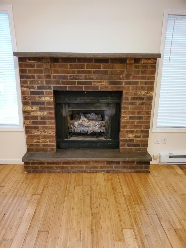 311 Surrey Dr, Hawley, PA 18428 - photo 4