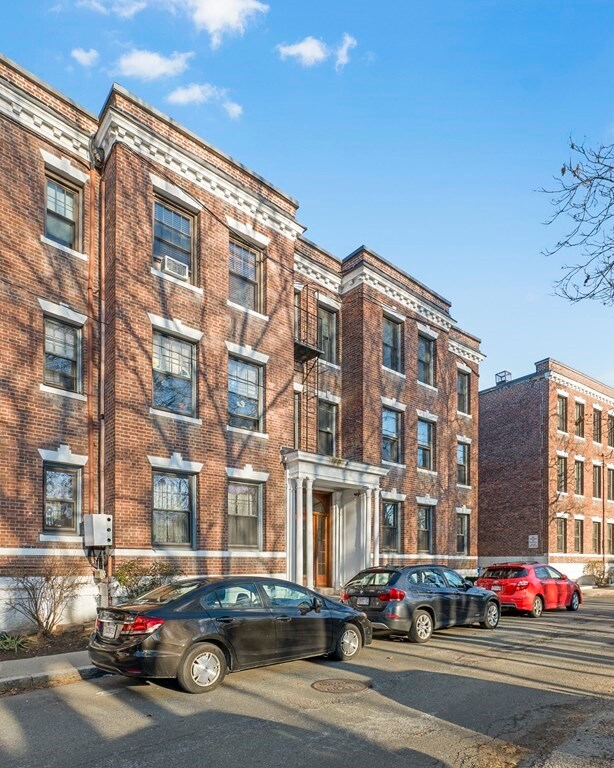 34 Kinross Rd unit 11, Brighton, MA 02135 - photo 2