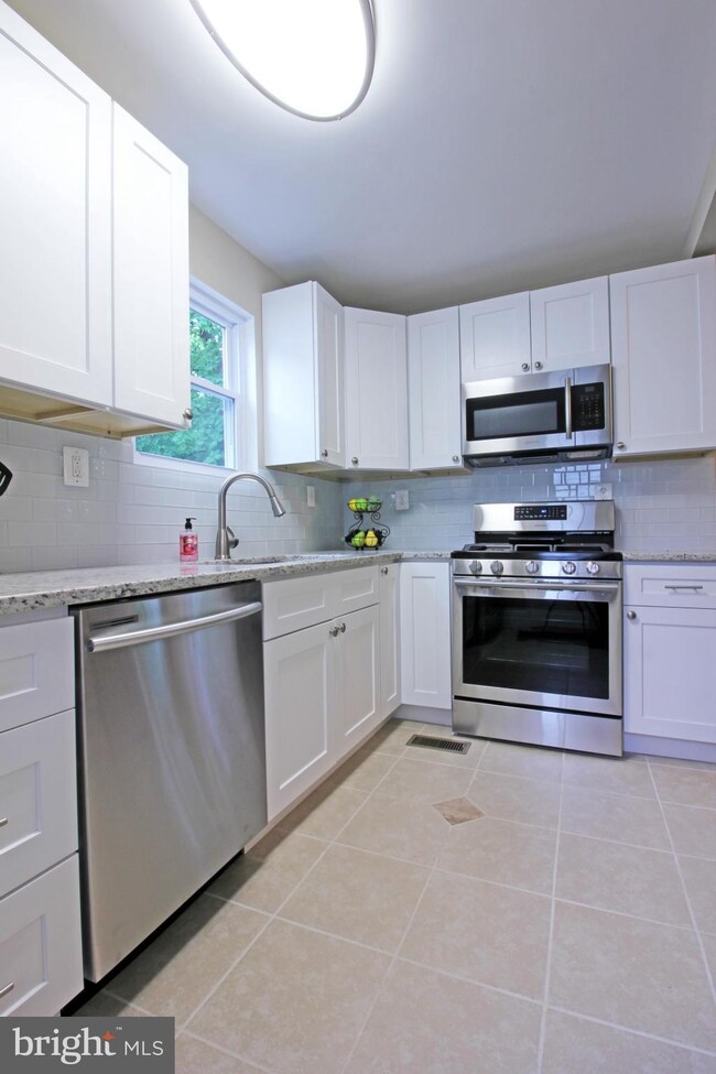 42 Patapsco Rd, Linthicum Heights, MD 21090 - photo 5