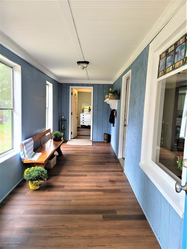 Pepinbporch inside