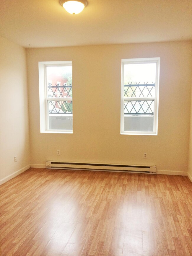 43 Pike #1 living room