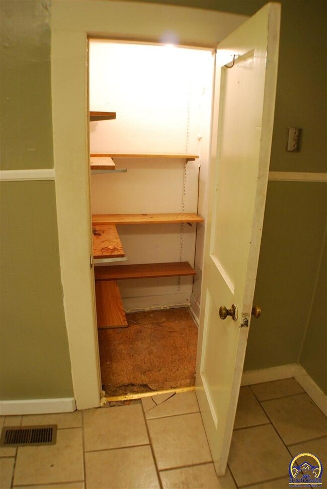 815 Delaware St, Oskaloosa, KS 66066 - photo 6