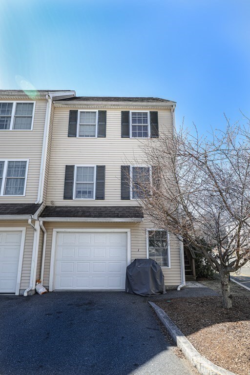 417 Hildreth St unit 1, Lowell, MA 01850 - photo 2