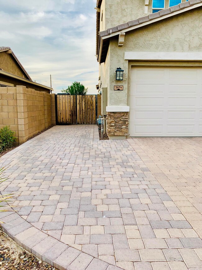 Pavestone parking area / 10' Double Gate